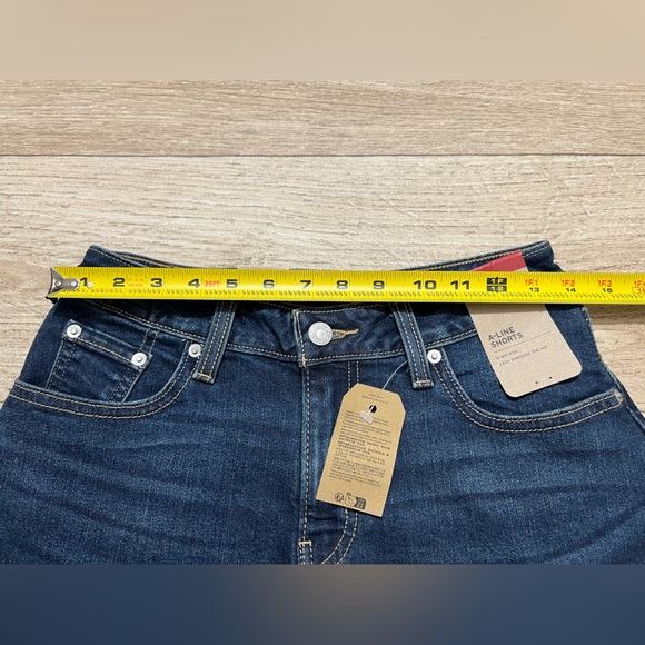 Levi's A-Line Shorts Size 26 Dark Wash - Picture 7 of 9